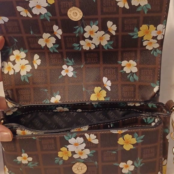 NWT! Steve Madden Faux Leather Crossbody. Brown with Floral Daisy print. 🌼🌸🌼 - Picture 6 of 9